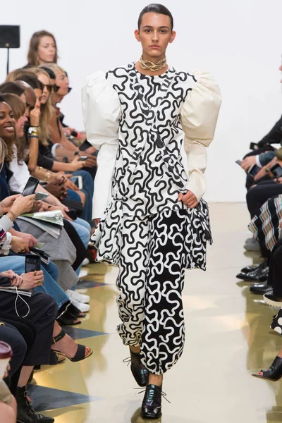 Look 18